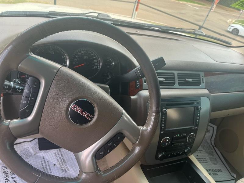 GMC Yukon XL SLT 1/2 Ton 4WD 2014