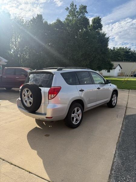 Toyota RAV4 Base I4 2WD 2007