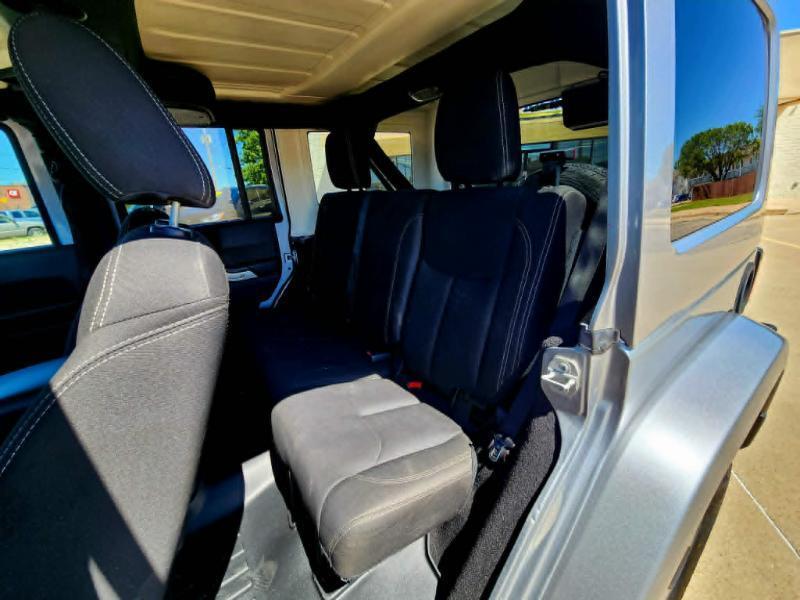 Jeep Wrangler Unlimited Sahara 4WD 2017