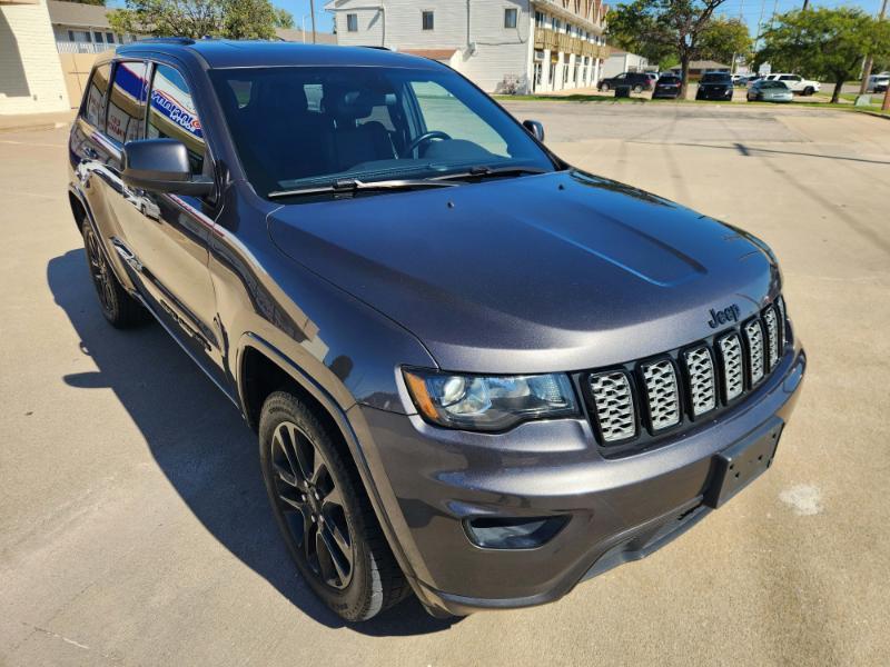 Jeep Grand Cherokee Laredo 4WD 2021