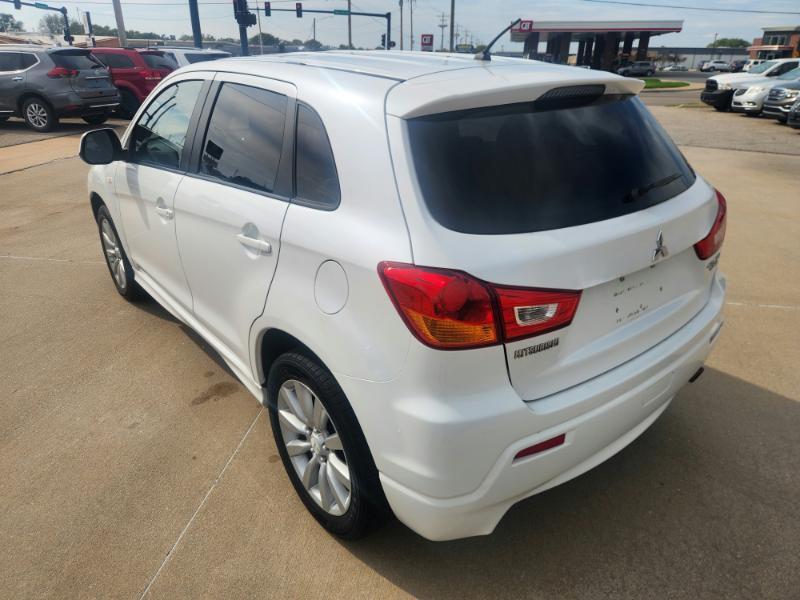 Mitsubishi Outlander Sport SE 4WD 2011