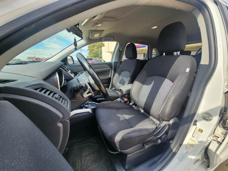 Mitsubishi Outlander Sport SE 4WD 2011