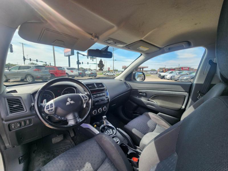 Mitsubishi Outlander Sport SE 4WD 2011