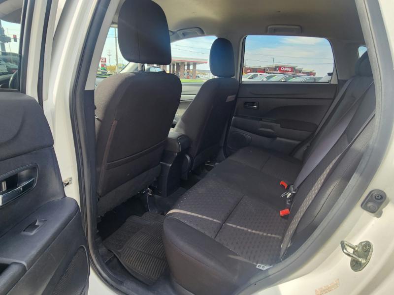 Mitsubishi Outlander Sport SE 4WD 2011