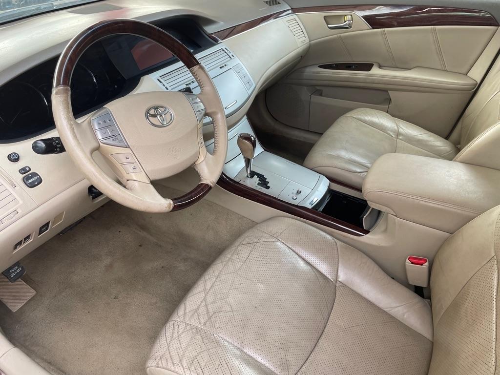 Toyota Avalon XL 2010