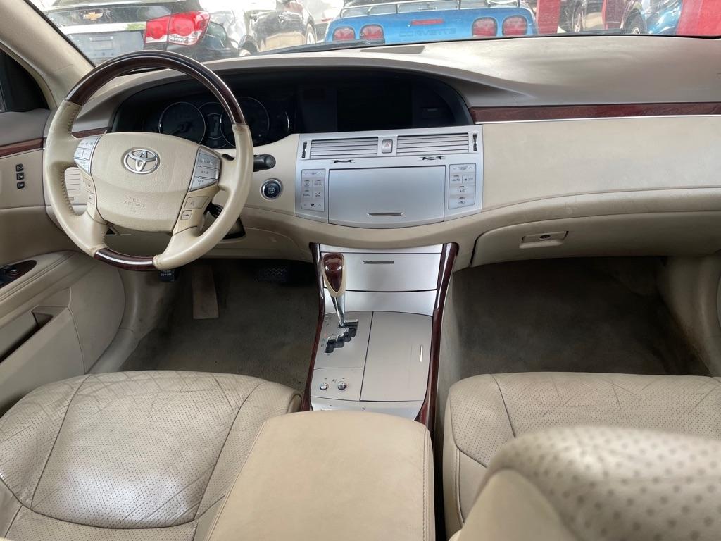 Toyota Avalon XL 2010