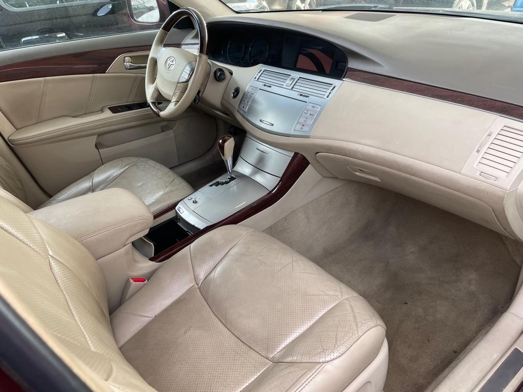 Toyota Avalon XL 2010