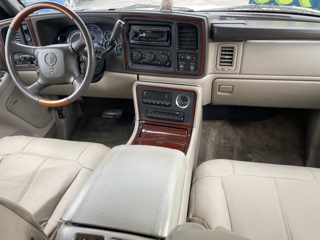 Cadillac Escalade 2WD 2002