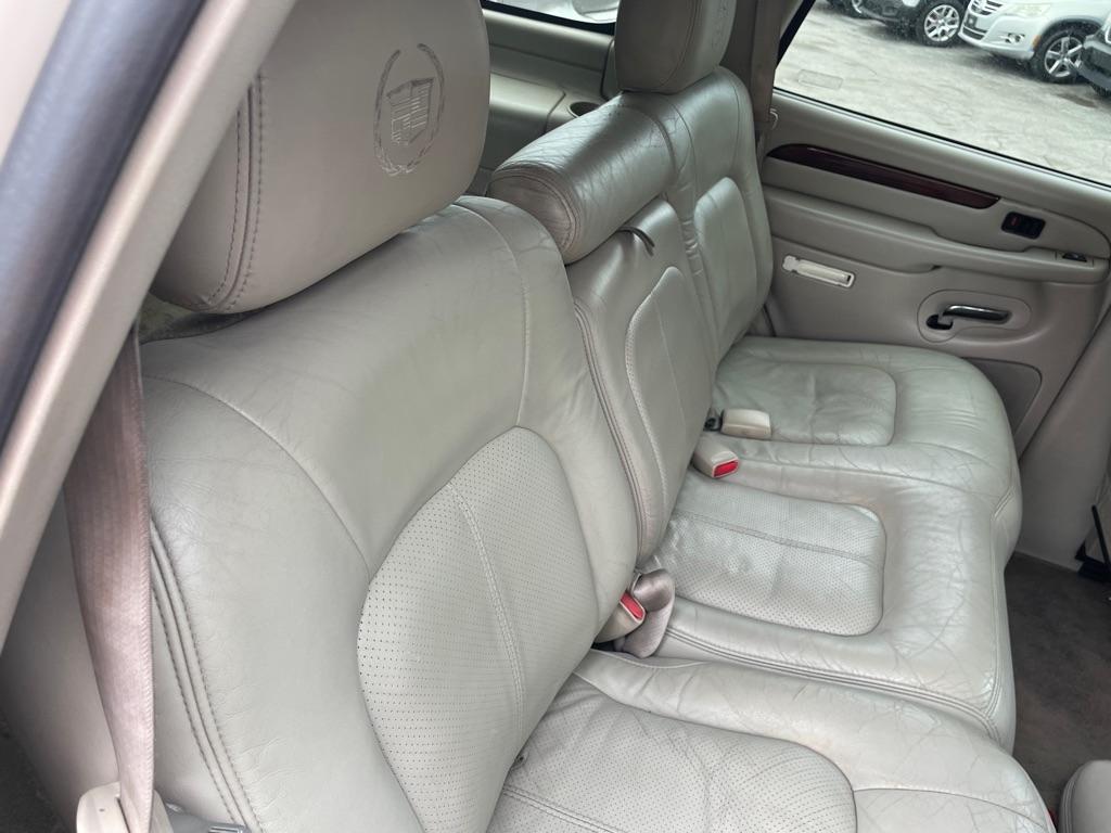 Cadillac Escalade 2WD 2002