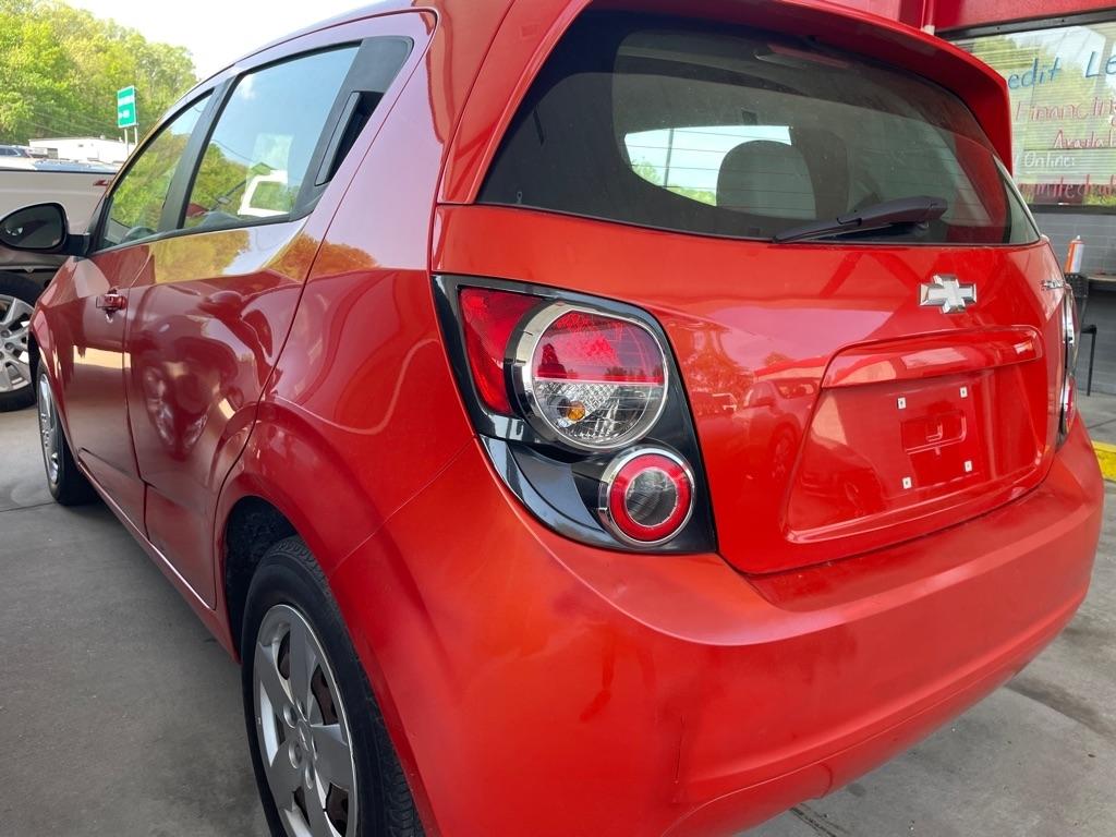 Chevrolet Sonic LS Auto 5-Door 2013