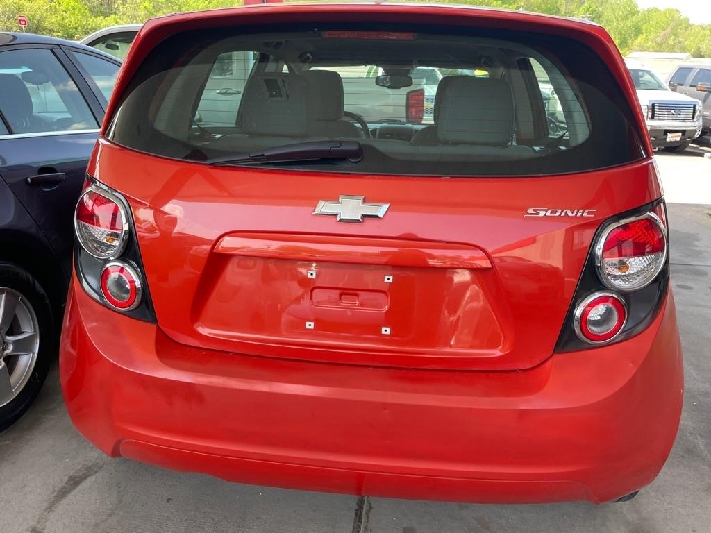 Chevrolet Sonic LS Auto 5-Door 2013