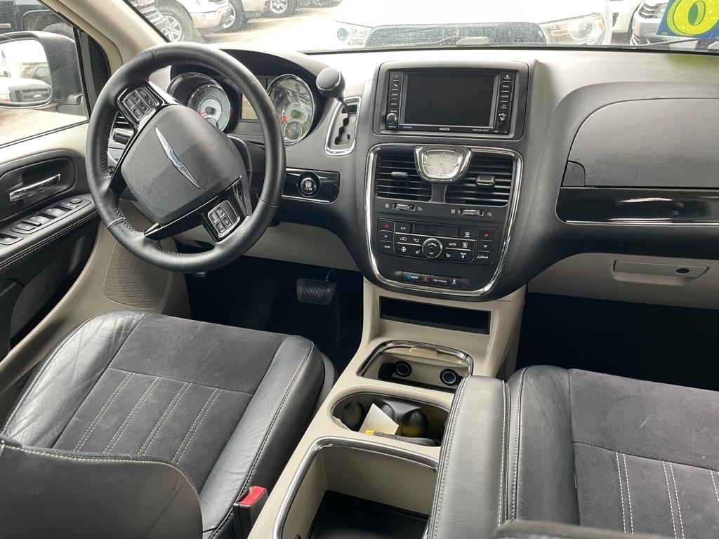 Chrysler Town & Country Touring-L 2014