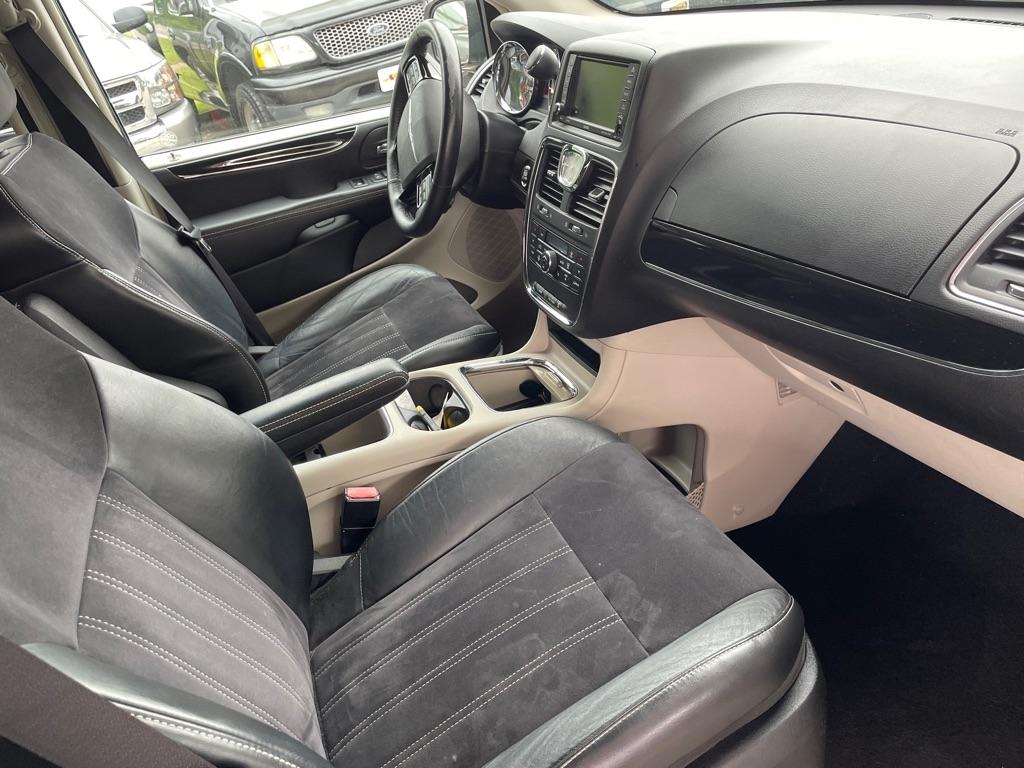 Chrysler Town & Country Touring-L 2014