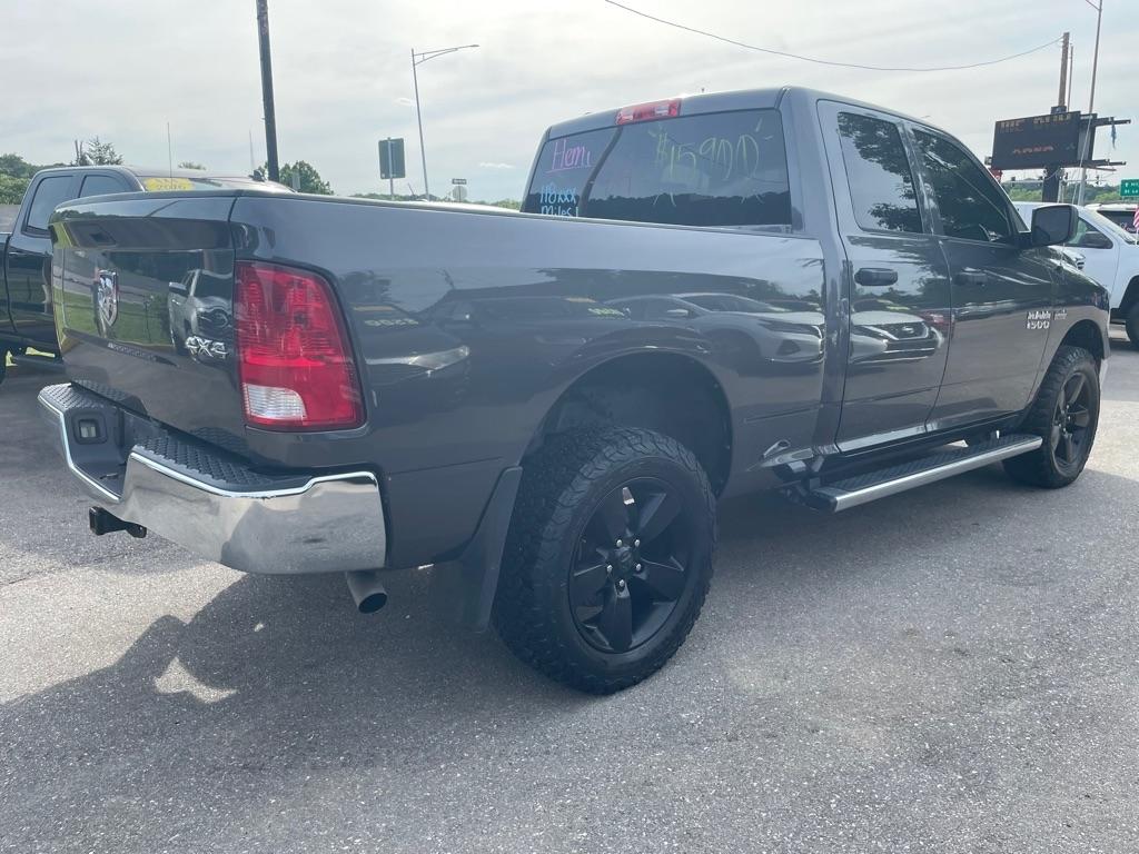 RAM 1500 Tradesman Quad Cab 4WD 2016