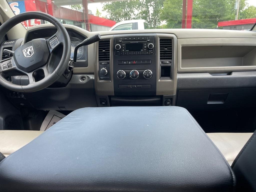 RAM 1500 ST Quad Cab 4WD 2012