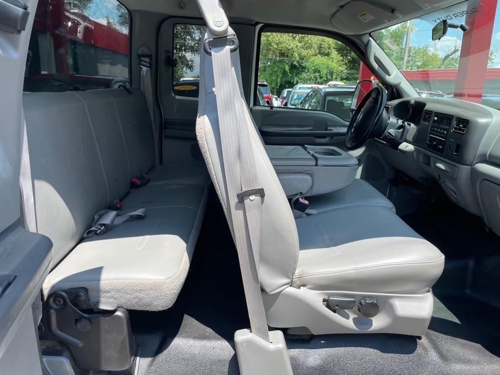 Ford F-350 SD XL SuperCab Long Bed 2WD DRW 2004