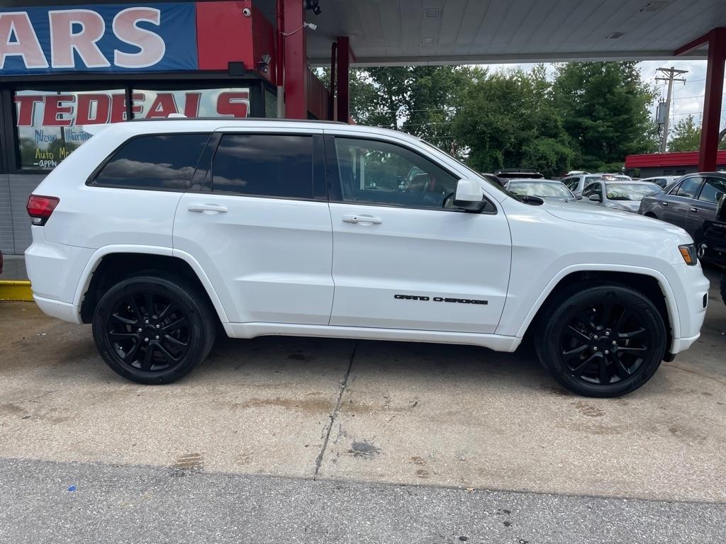 Jeep Grand Cherokee Laredo 4WD 2017