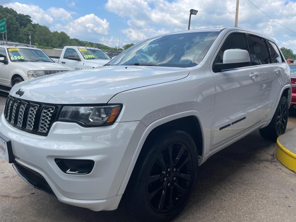 Jeep Grand Cherokee Laredo 4WD 2017
