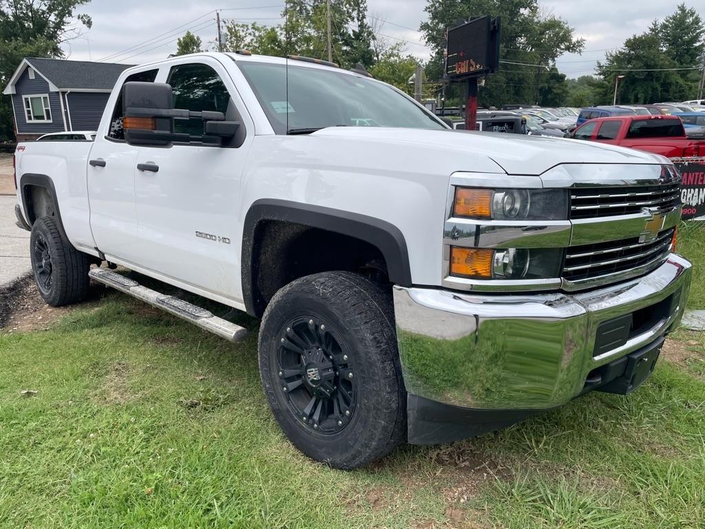 Summit White 2016 Chevrolet Silverado 2500HD Pickup Truck Four-Wheel Drive 6-Speed Automatic Overdrive