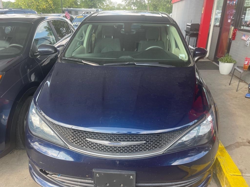 Chrysler Pacifica Touring 2017