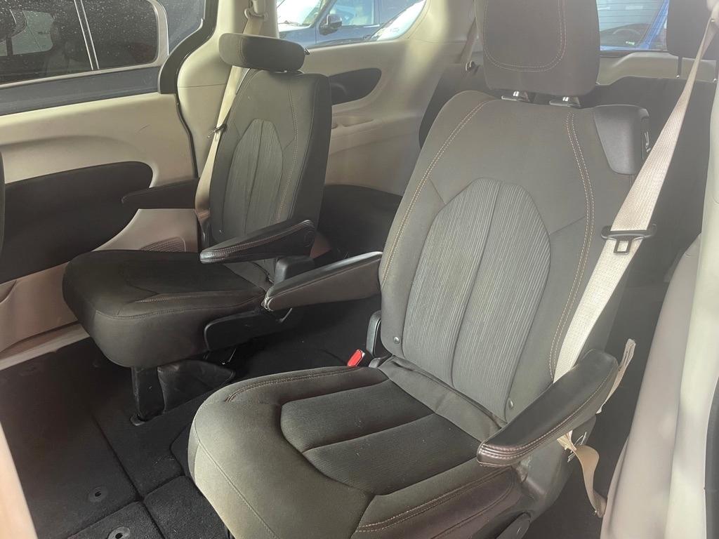 Chrysler Pacifica Touring 2017