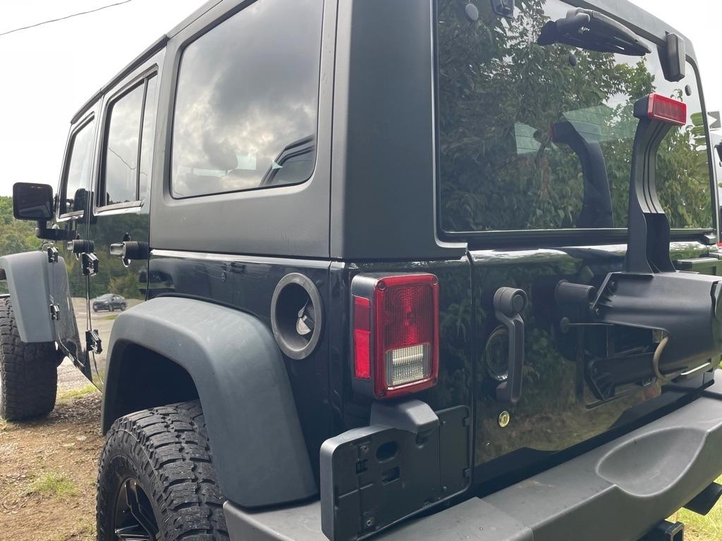 Jeep Wrangler photo 4
