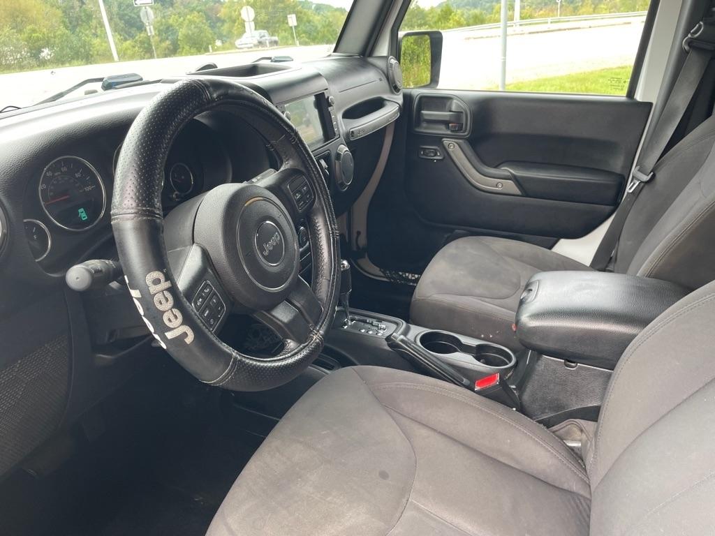 Jeep Wrangler photo 7