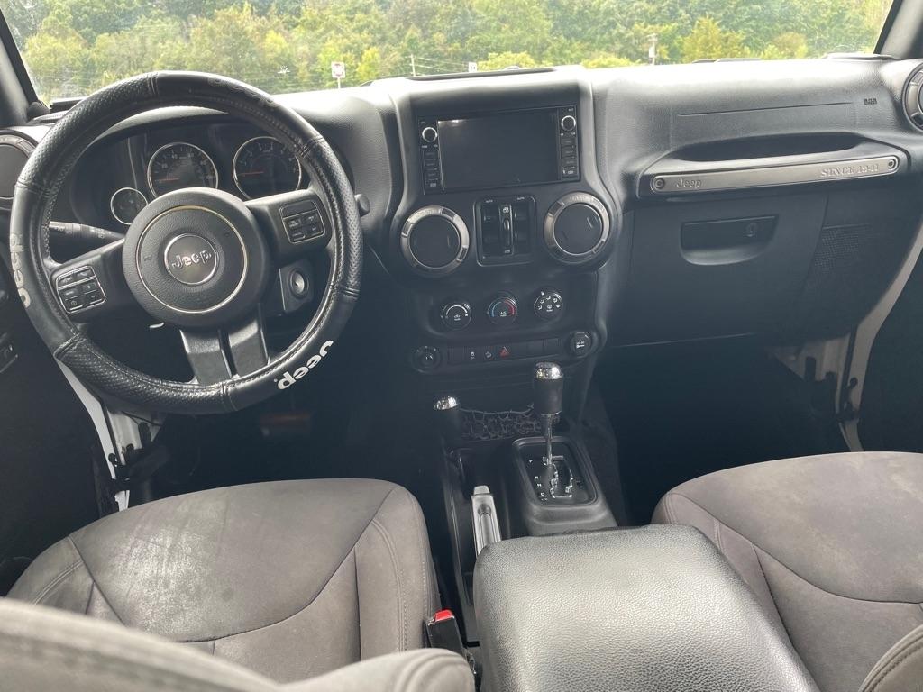 Jeep Wrangler photo 8