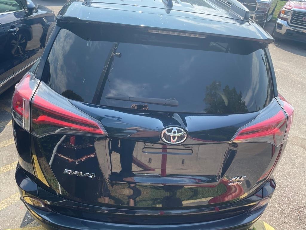 Toyota RAV4 XLE AWD 2017