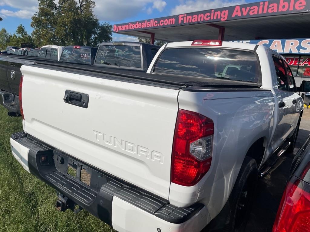 Toyota Tundra SR5 5.7L V8 FFV CrewMax 2WD 2017