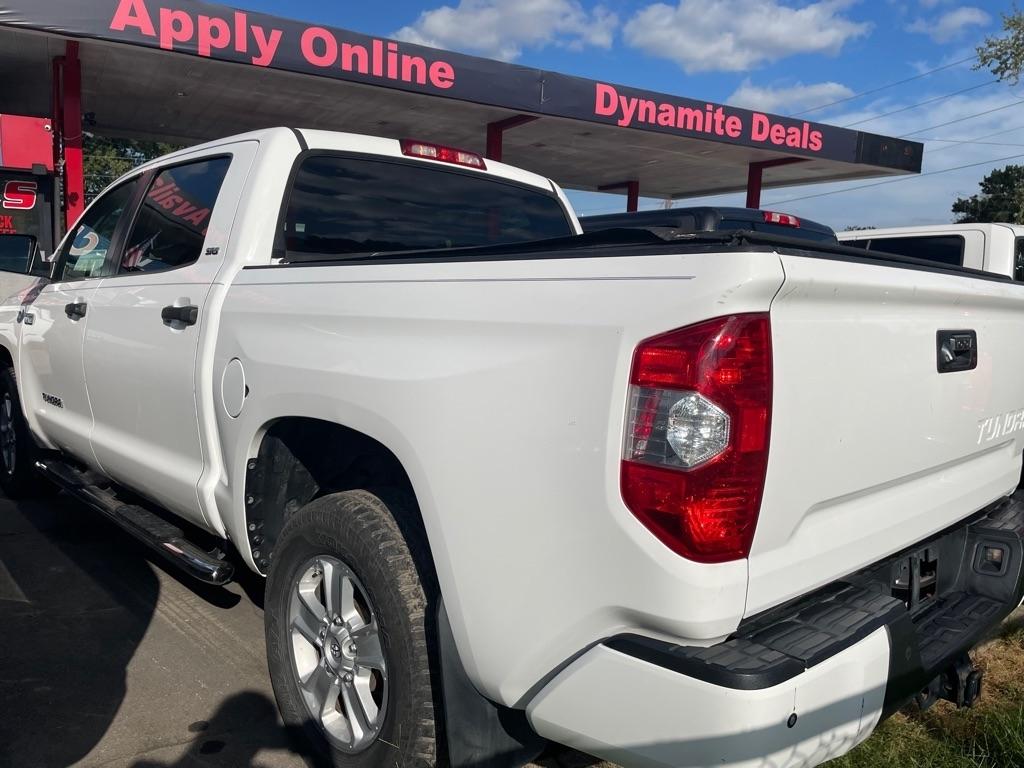 Toyota Tundra SR5 5.7L V8 FFV CrewMax 2WD 2017