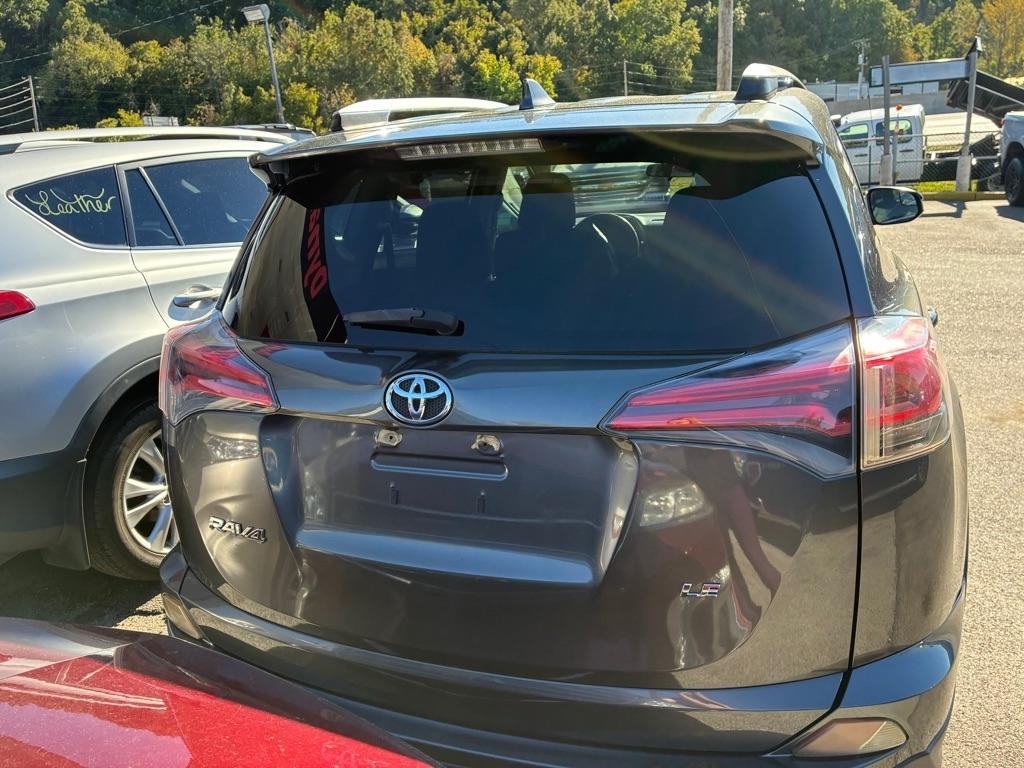 Toyota RAV4 LE FWD 2016