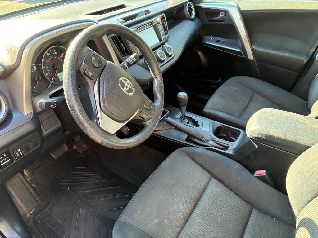 Toyota RAV4 LE FWD 2016