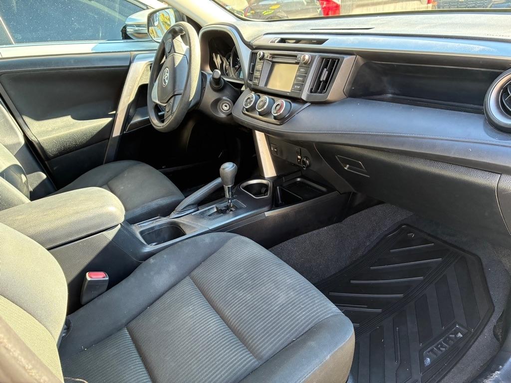 Toyota RAV4 LE FWD 2016
