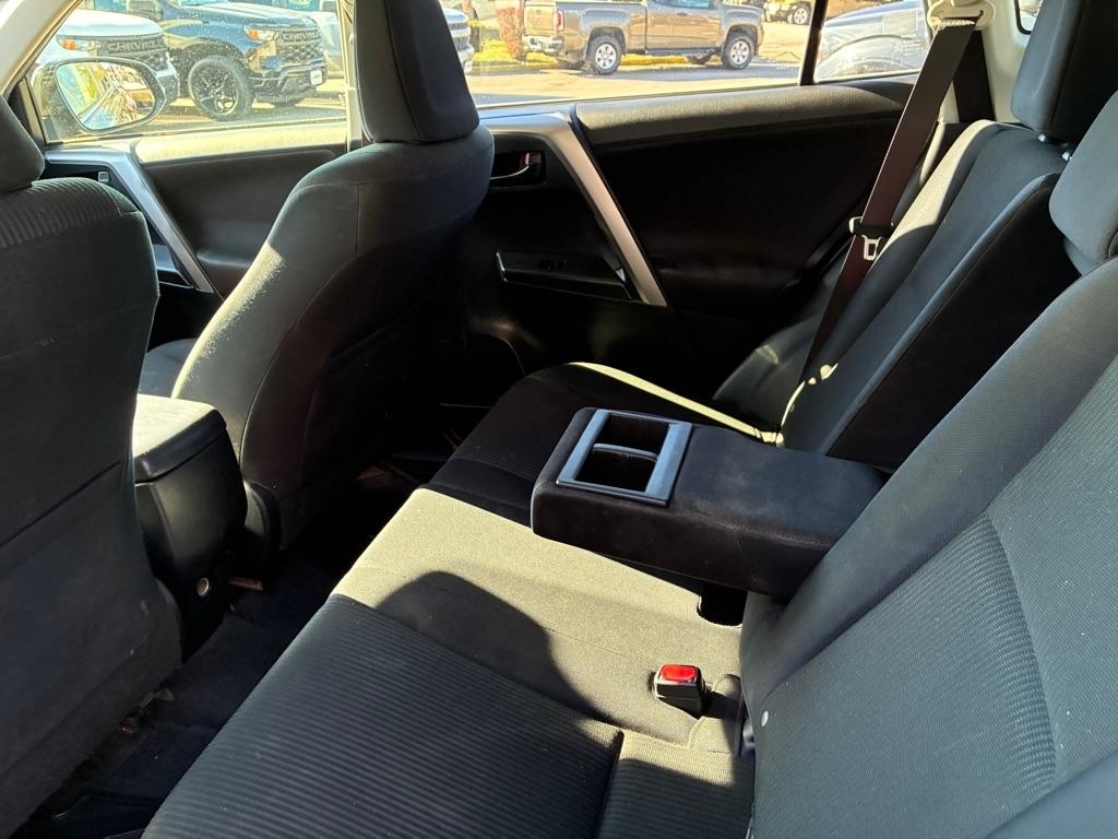 Toyota RAV4 LE FWD 2016