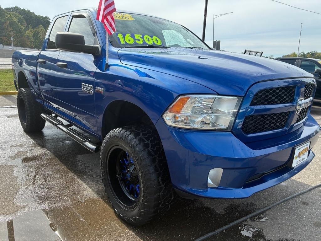 RAM 1500 Tradesman Quad Cab 4WD 2016