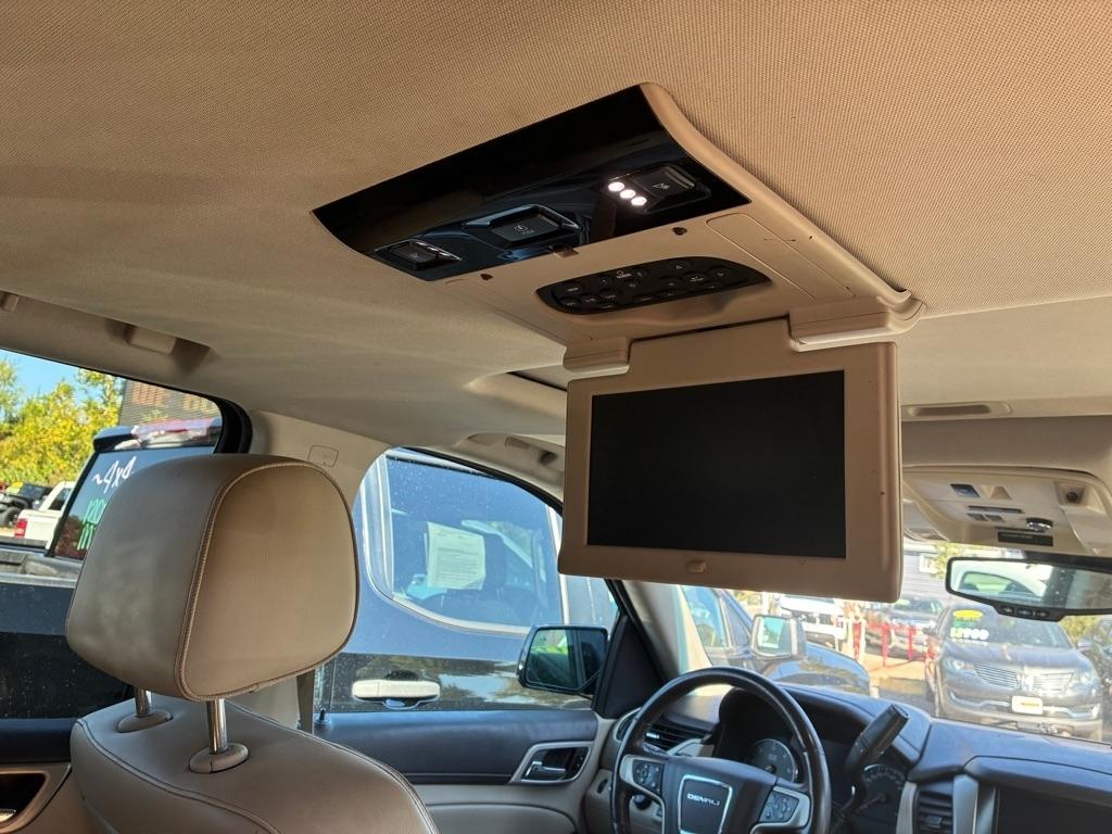 GMC Yukon Denali 4WD 2015