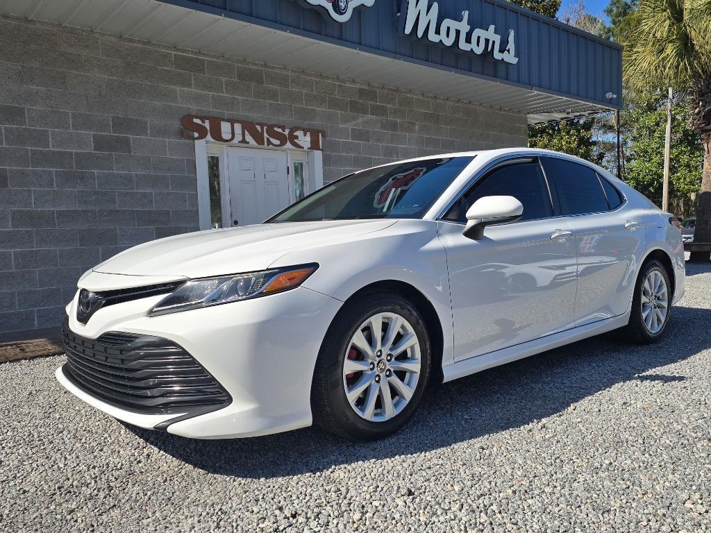 2020 Toyota Camry LE Auto (Natl)