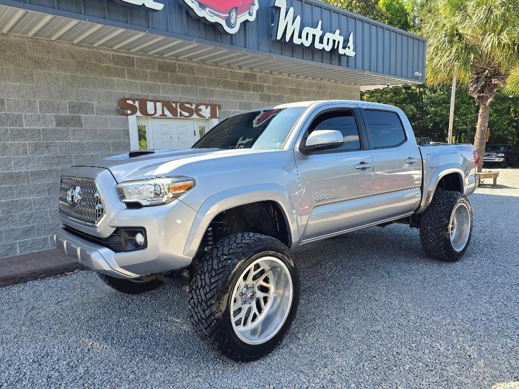 2017 Toyota Tacoma SR5 Double Cab 5' Bed V6 4x4 AT (Natl)