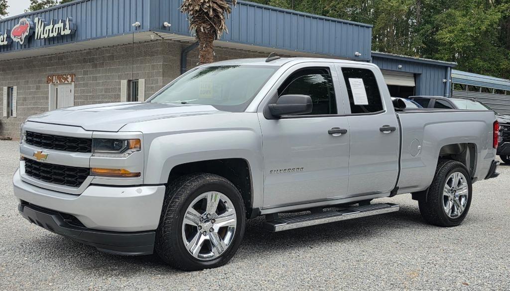 2017 Chevrolet Silverado 1500 2WD Double Cab 143.5" Custom