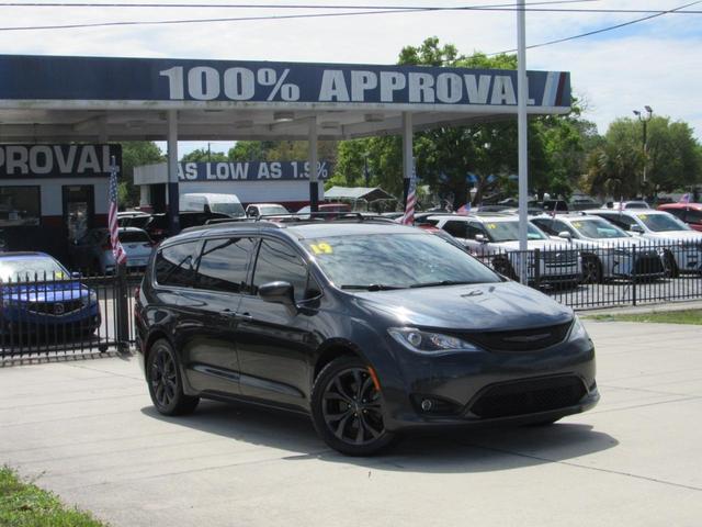 Gray 2019 Chrysler Pacifica Touring L Plus FWD Minivan Front-Wheel Drive Automatic