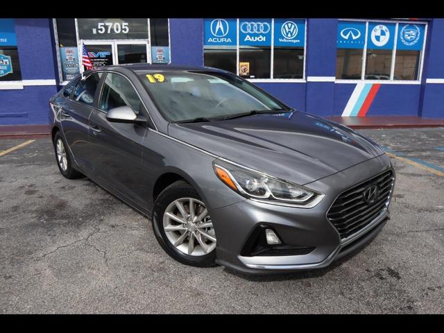 Gray 2019 Hyundai Sonata SE FWD Sedan Front-Wheel Drive Automatic