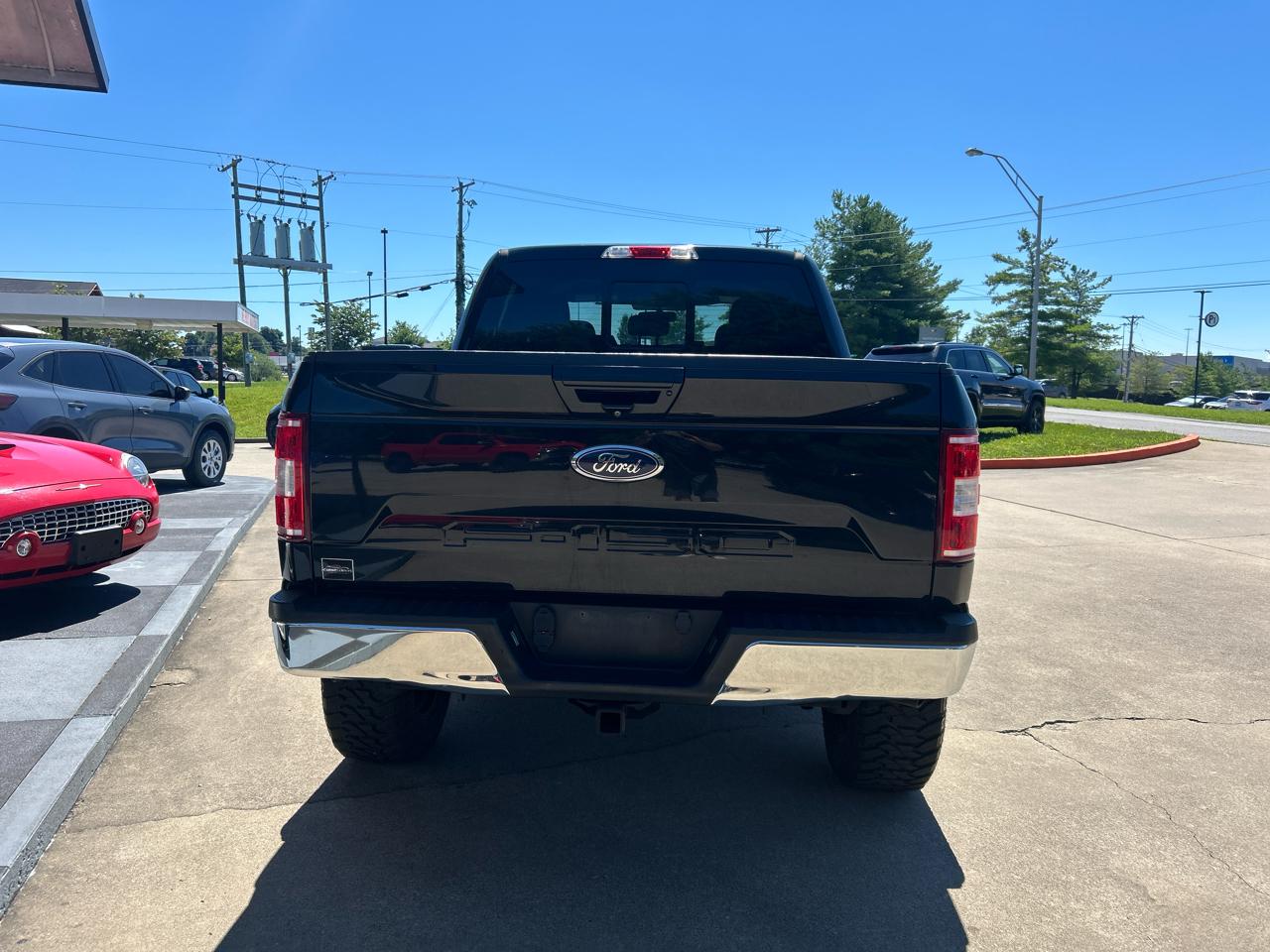 Ford F-150 4WD SuperCrew 139" Lariat 2018