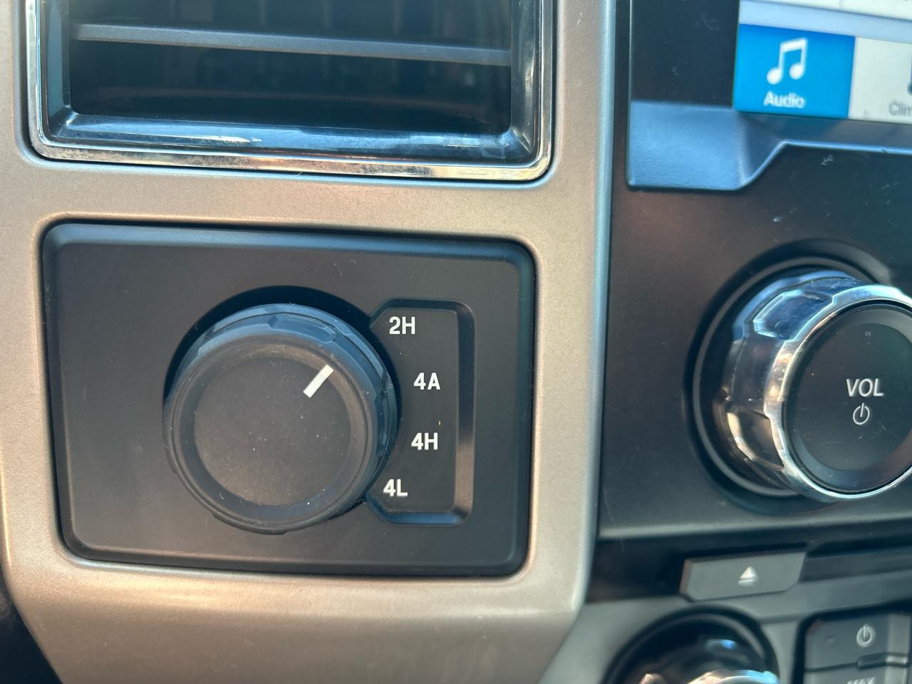 Ford F-150 4WD SuperCrew 139" Lariat 2018