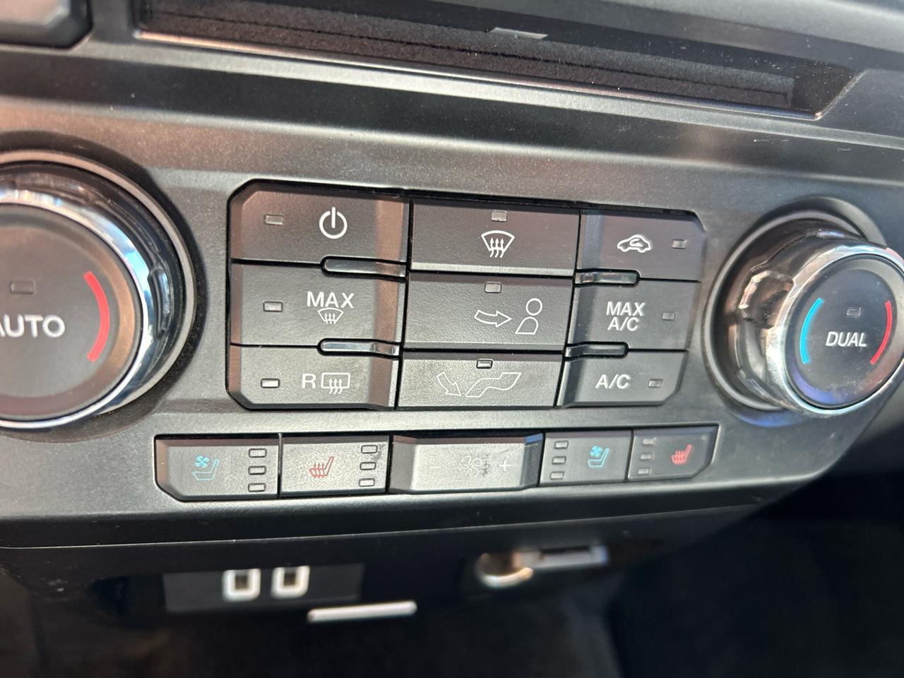 Ford F-150 4WD SuperCrew 139" Lariat 2018