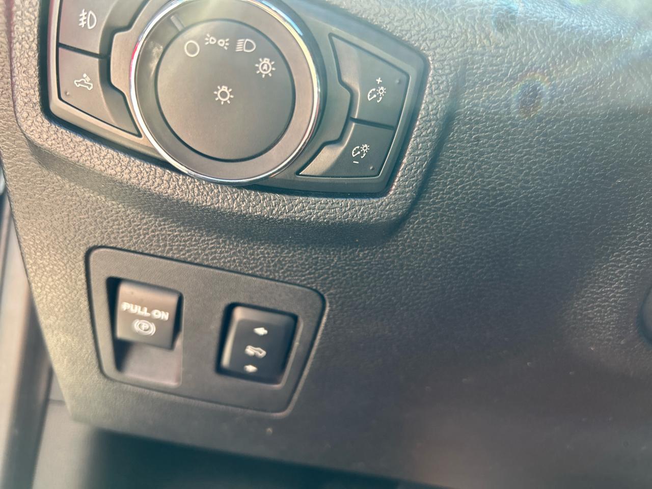 Ford F-150 4WD SuperCrew 139" Lariat 2018