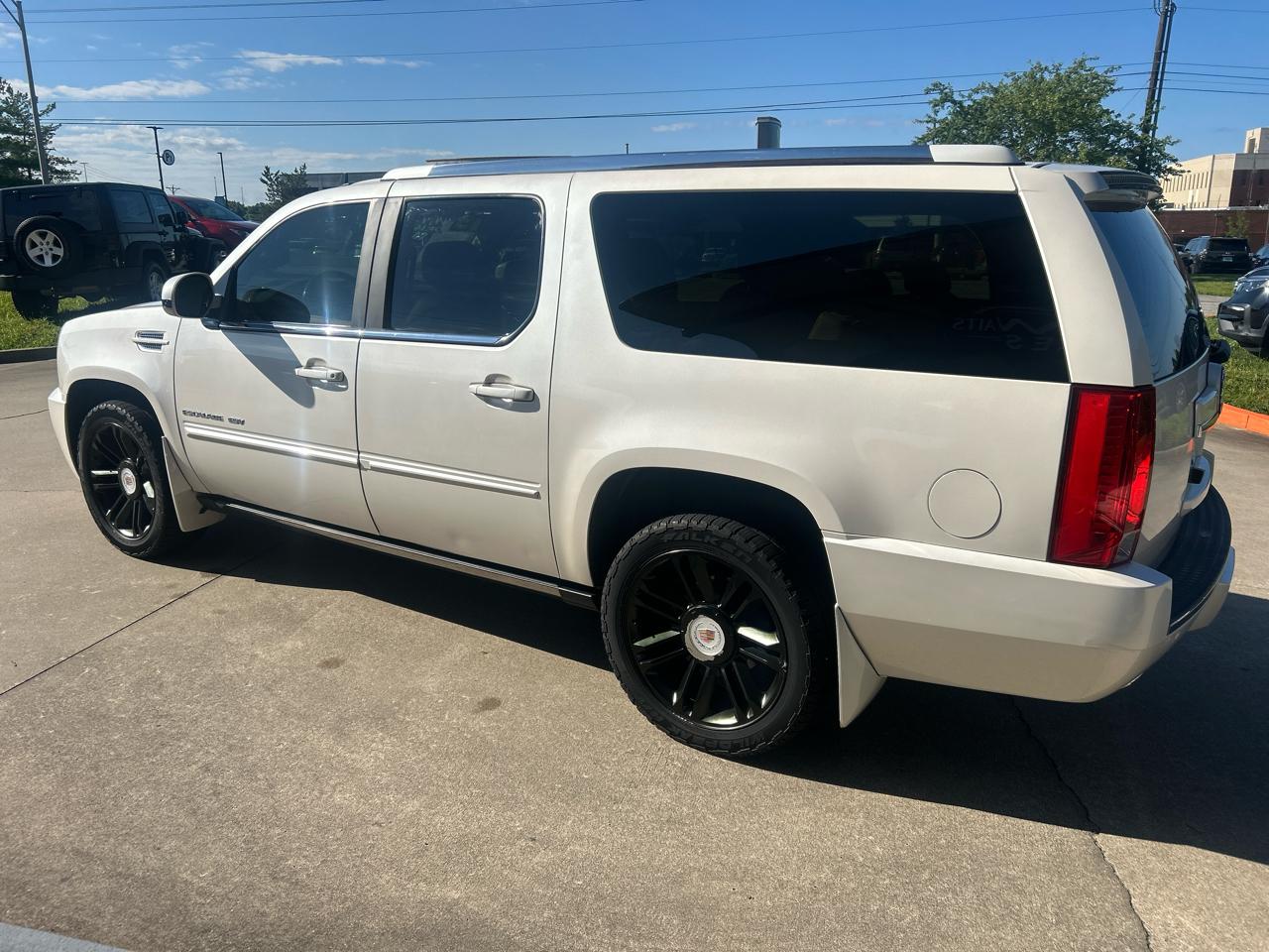 Cadillac Escalade ESV 2WD Premium 2013