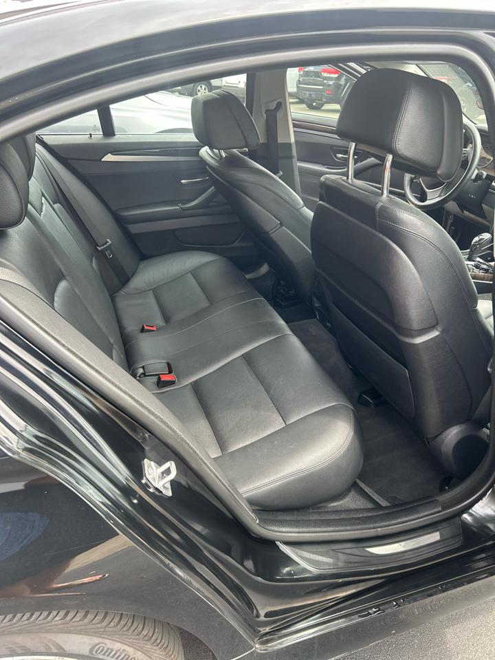 BMW 5-Series 550i xDrive 2015