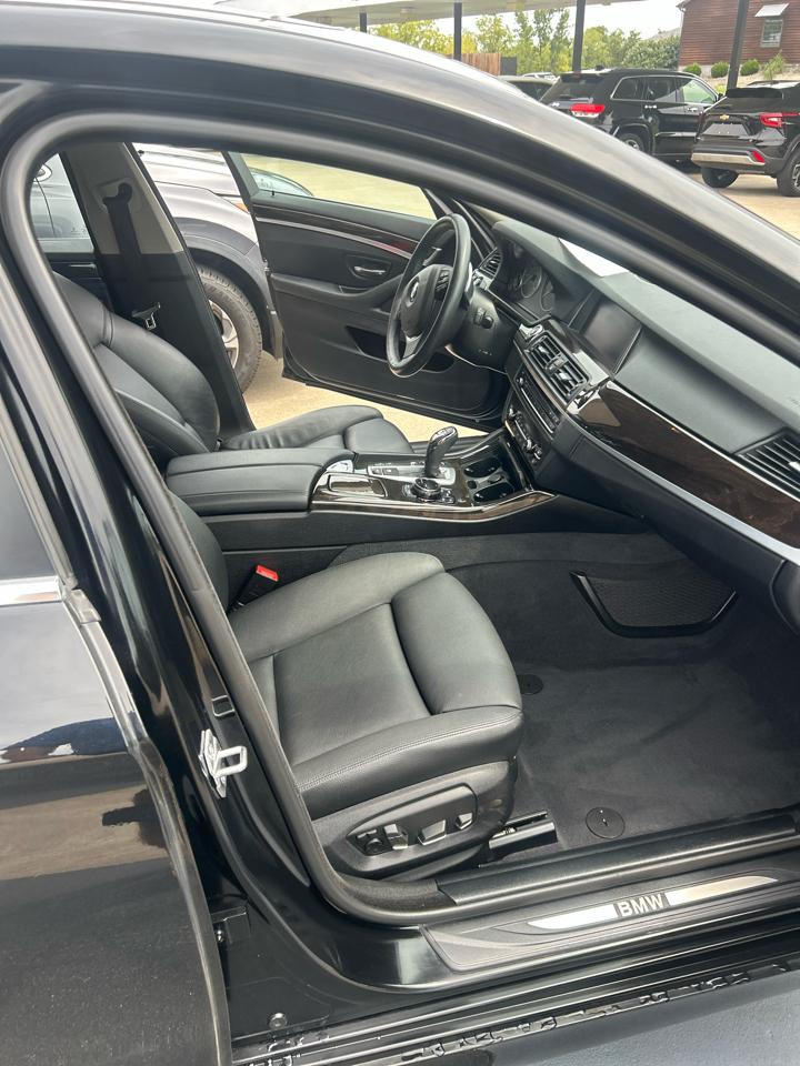 BMW 5-Series 550i xDrive 2015