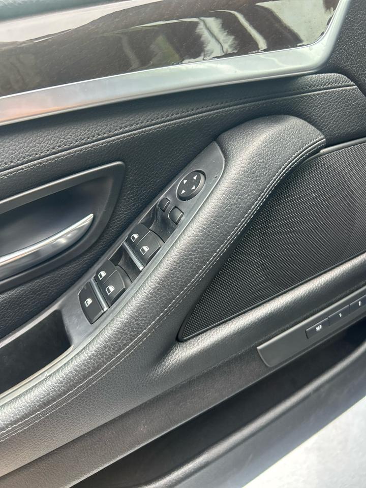 BMW 5-Series 550i xDrive 2015